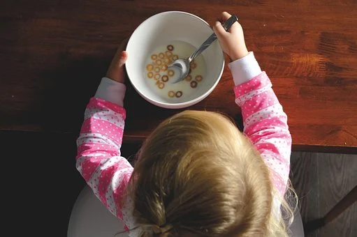 Lựa chọn thức ăn cho trẻ tự kỷ mẹ cần lưu ý những gì? Xem ngay!